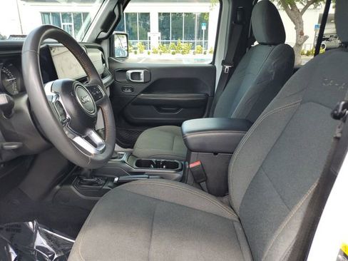 Used 2024 Jeep Wrangler Unlimited Sahara AWD/4WD image 18