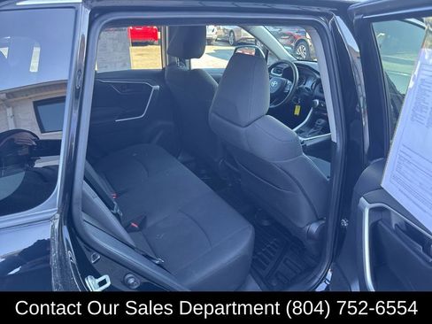 Used 2021 Toyota RAV4 LE image 14