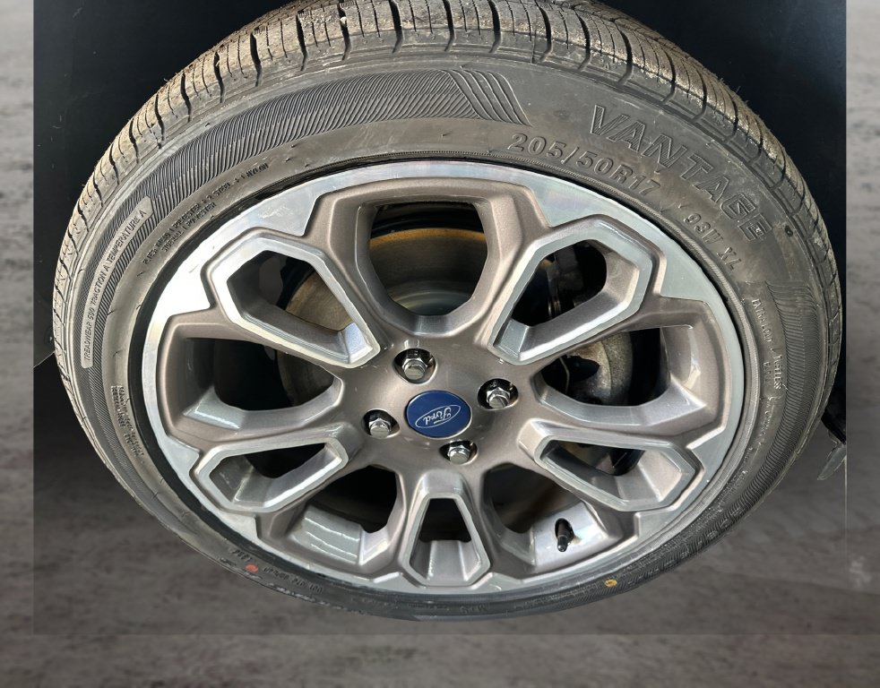 Used 2020 Ford EcoSport Titanium FWD image 17