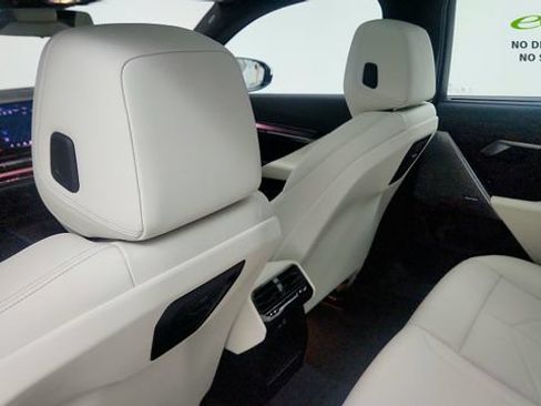 Used 2024 BMW i5 eDrive40i w/ Executive Package RWD image 41