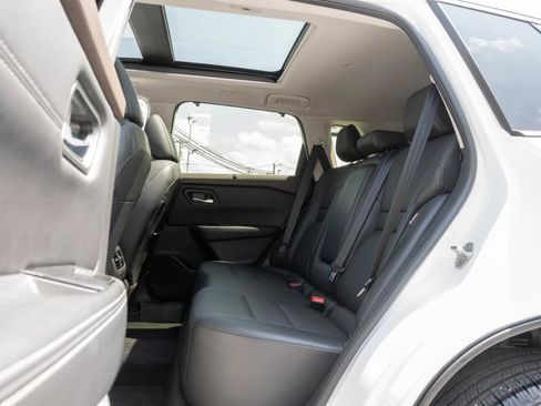 Used 2023 Nissan Rogue SV w/ SV Premium B Package AWD/4WD image 17