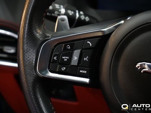 Used 2020 Jaguar F-PACE SVR image 22