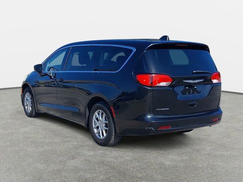 Used 2023 Chrysler Voyager LX FWD image 7