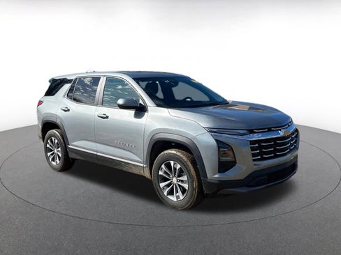 Used 2025 Chevrolet Equinox LT image 3