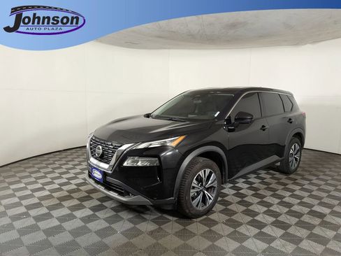 Used 2021 Nissan Rogue SV image 1