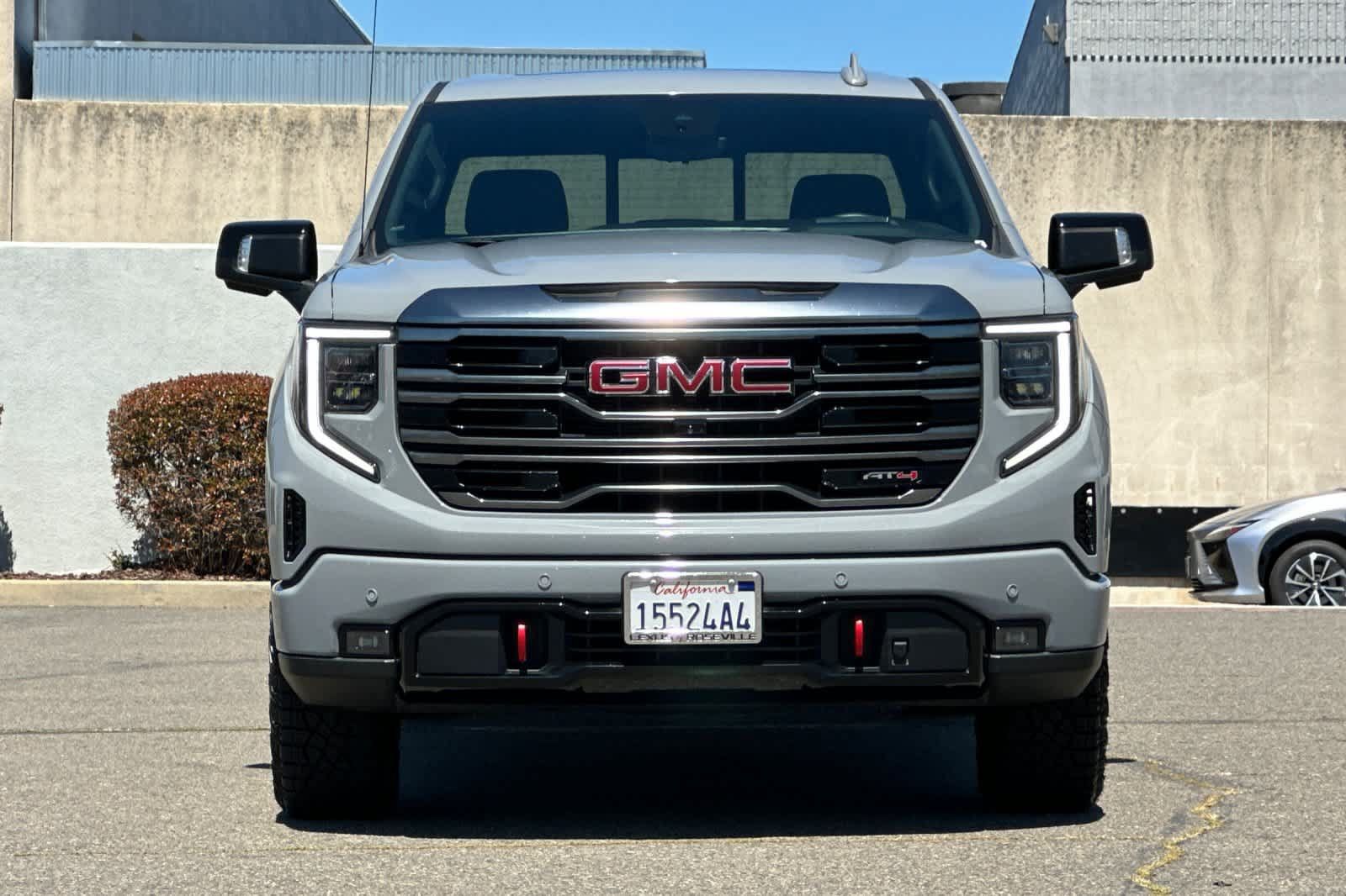 Used 2024 GMC Sierra 1500 AT4 w/ Technology Package AWD/4WD image 10