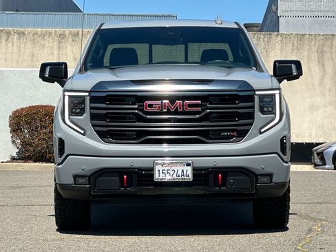 Used 2024 GMC Sierra 1500 AT4 w/ Technology Package AWD/4WD image 10