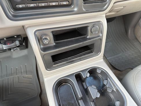 Used 2005 Chevrolet Silverado 2500 LT w/ Heavy-Duty Power Package image 17