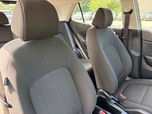 Used 2021 Hyundai Venue SE FWD image 25