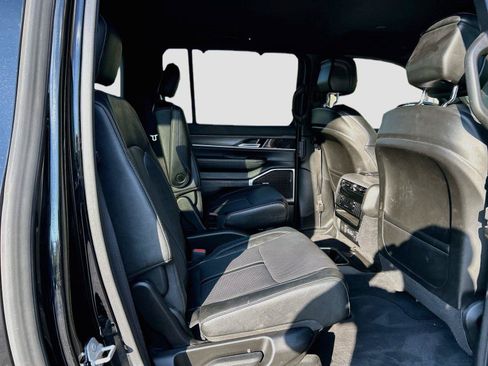 Used 2023 Jeep Wagoneer L Series III w/ Convenience Group I AWD/4WD image 24