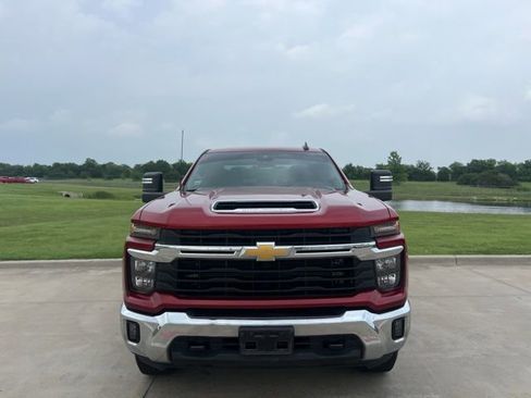 Used 2024 Chevrolet Silverado 2500 LT AWD/4WD image 2