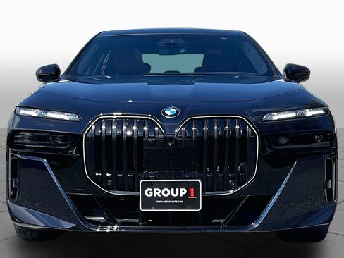 Used 2024 BMW 760i xDrive w/ Executive Package AWD/4WD image 3