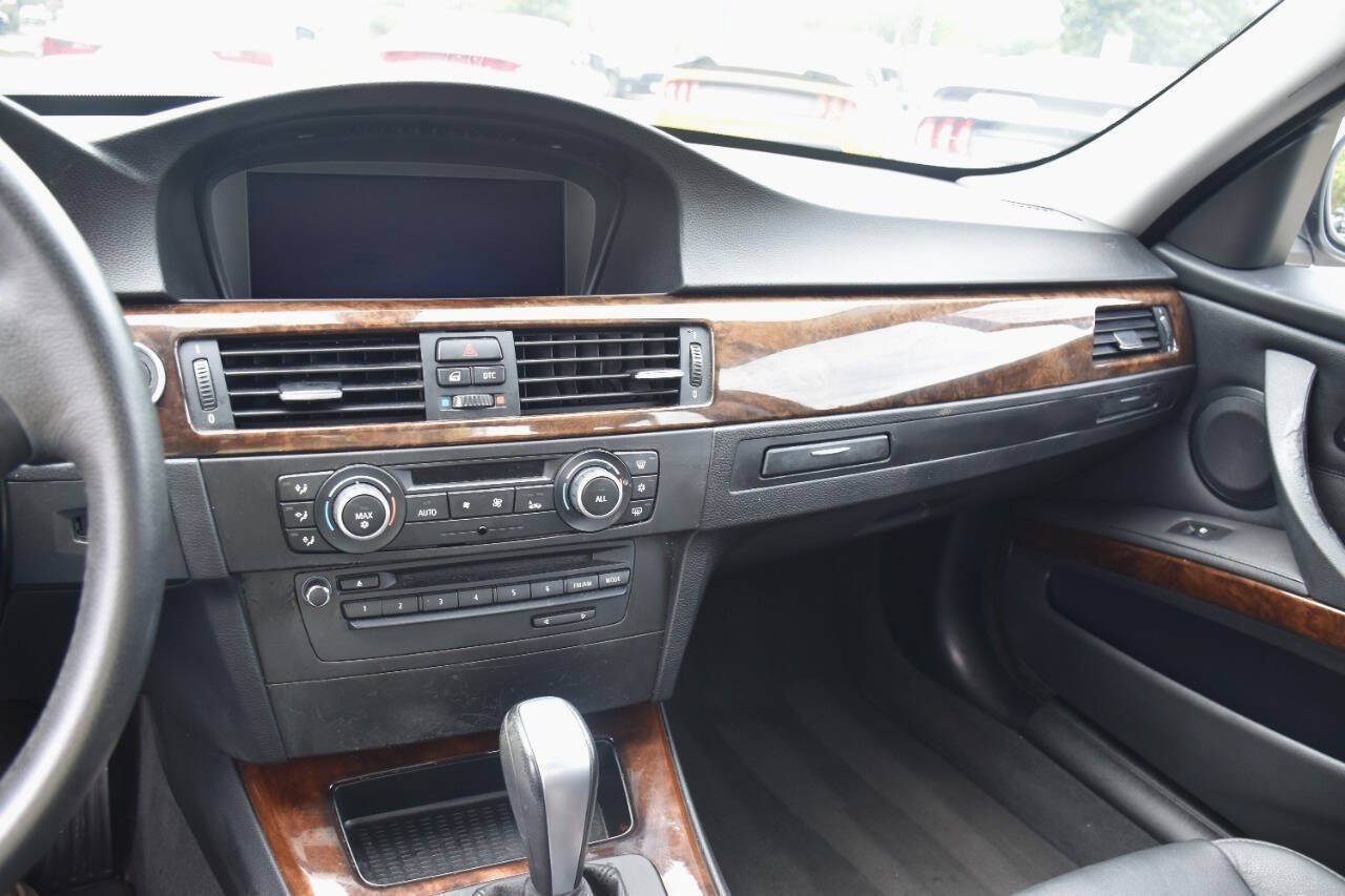 Used 2010 BMW 328i Sedan RWD image 16