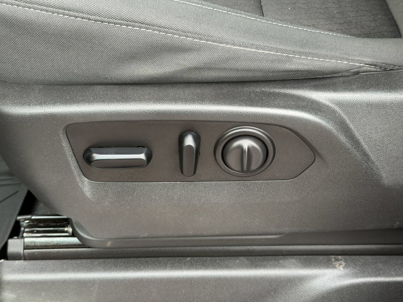 Used 2021 Chevrolet Silverado 1500 LT RWD image 16