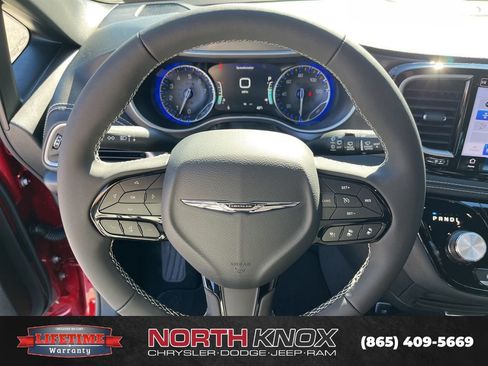 New 2026 Chrysler Pacifica Select image 7