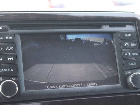 Used 2013 Nissan Titan SL w/ Moonroof Pkg image 37