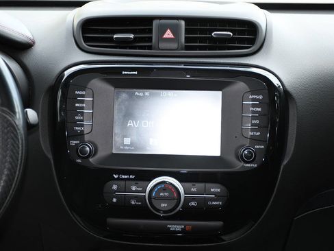 Used 2018 Kia Soul ! FWD image 26