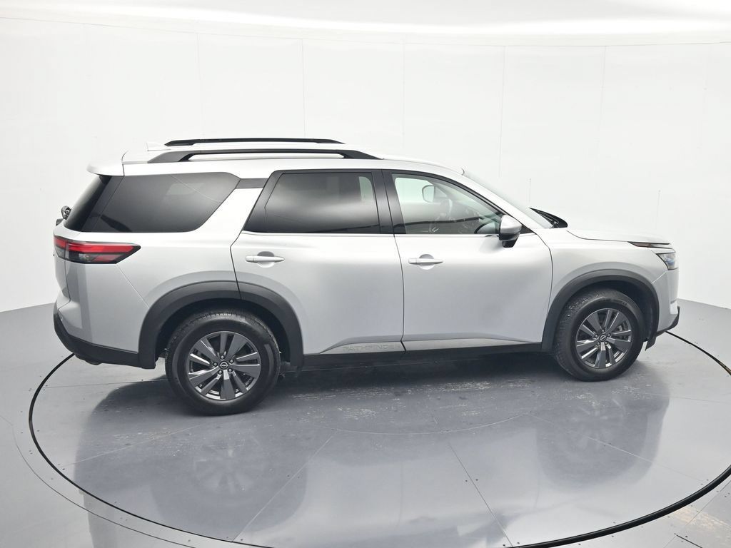 Used 2025 Nissan Pathfinder SV FWD image 32