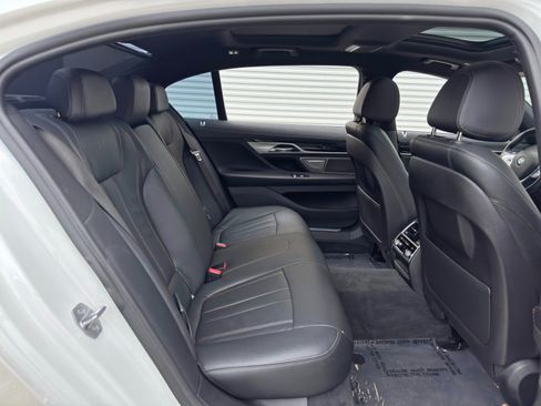Used 2019 BMW 740i w/ M Sport Package RWD image 42