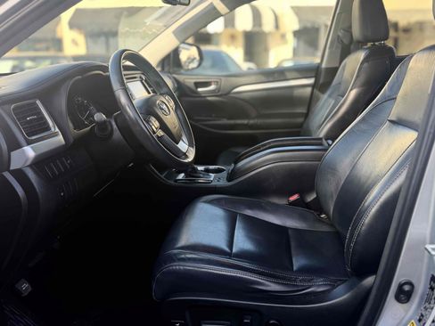 Used 2016 Toyota Highlander XLE FWD image 19