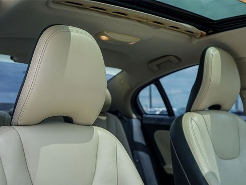 Used 2013 Volvo S60 T5 image 32