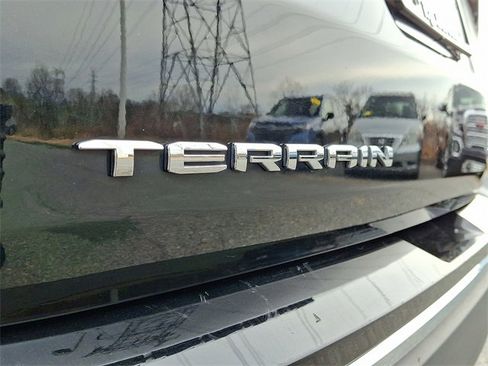 Used 2024 GMC Terrain SLT image 31