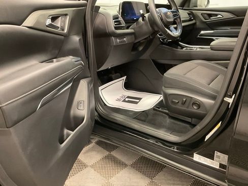 Used 2024 Chevrolet Traverse LT image 4