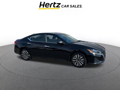 Used 2025 Nissan Altima 2.5 SV image 1