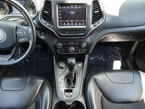 Used 2019 Jeep Cherokee Trailhawk w/ Comfort/Convenience Group AWD/4WD image 20