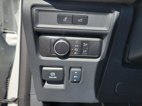 Used 2024 Ford Expedition Max XLT image 28