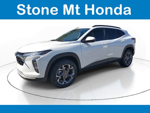 Used 2024 Chevrolet Trax LT image 3