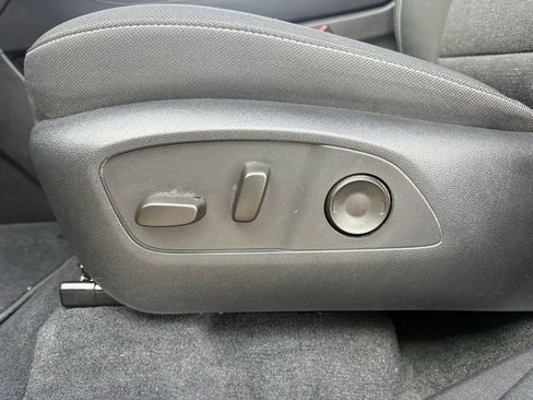 Used 2025 Chevrolet Traverse LT w/ Driver Confidence Package FWD image 28