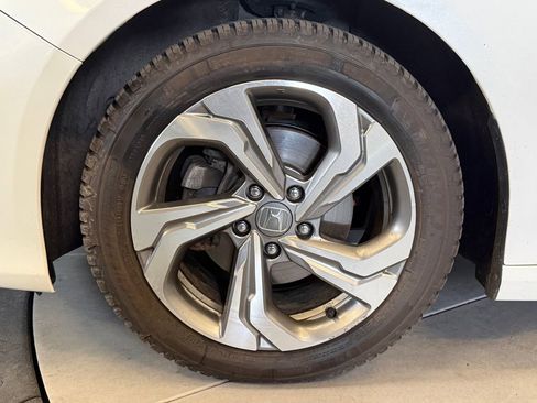 Used 2018 Honda Accord EX image 26