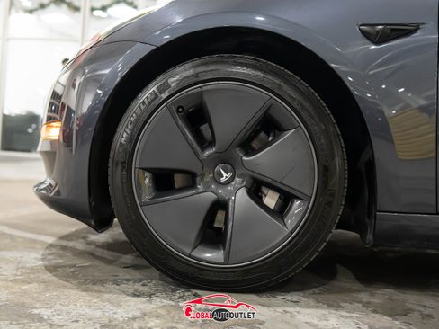 Used 2023 Tesla Model 3 Standard Range image 9