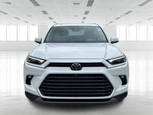 Used 2024 Toyota Grand Highlander Platinum image 2