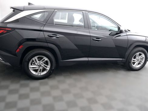 Used 2025 Hyundai Tucson SE AWD/4WD image 4