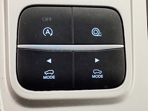 Used 2024 Ford Explorer XLT image 21