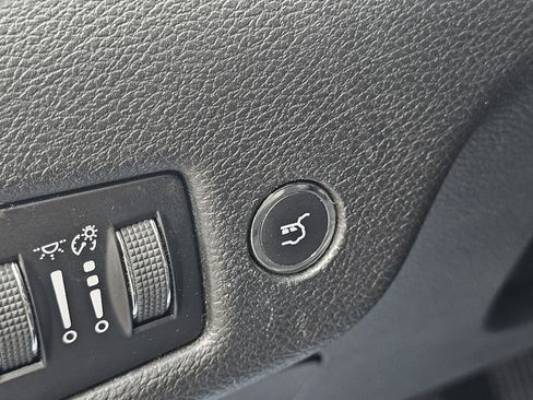 Used 2019 Jeep Cherokee Limited w/ Luxury Group image 41