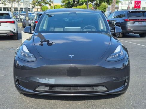 Used 2024 Tesla Model Y Long Range RWD image 2