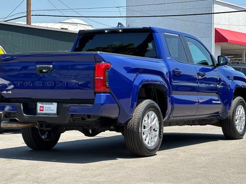 Certified 2025 Toyota Tacoma SR5 AWD/4WD image 4
