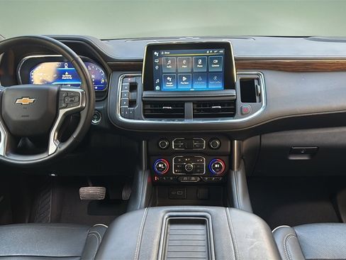 Used 2023 Chevrolet Suburban Premier image 12