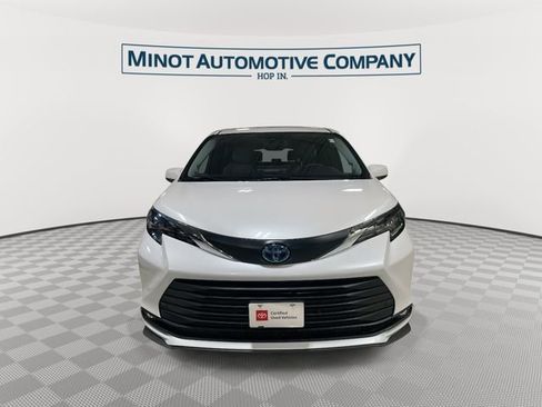 Used 2025 Toyota Sienna XLE w/ XLE Plus Package AWD/4WD image 3