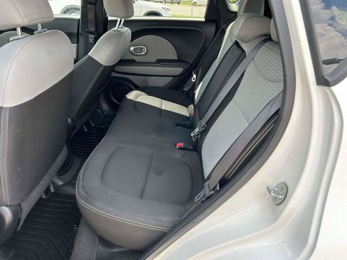 Used 2016 Kia Soul + FWD image 8