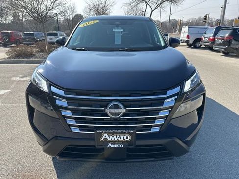 Used 2025 Nissan Rogue SV image 3
