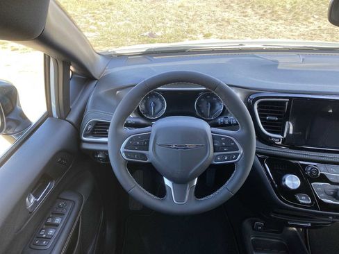 New 2026 Chrysler Pacifica Select AWD/4WD image 29