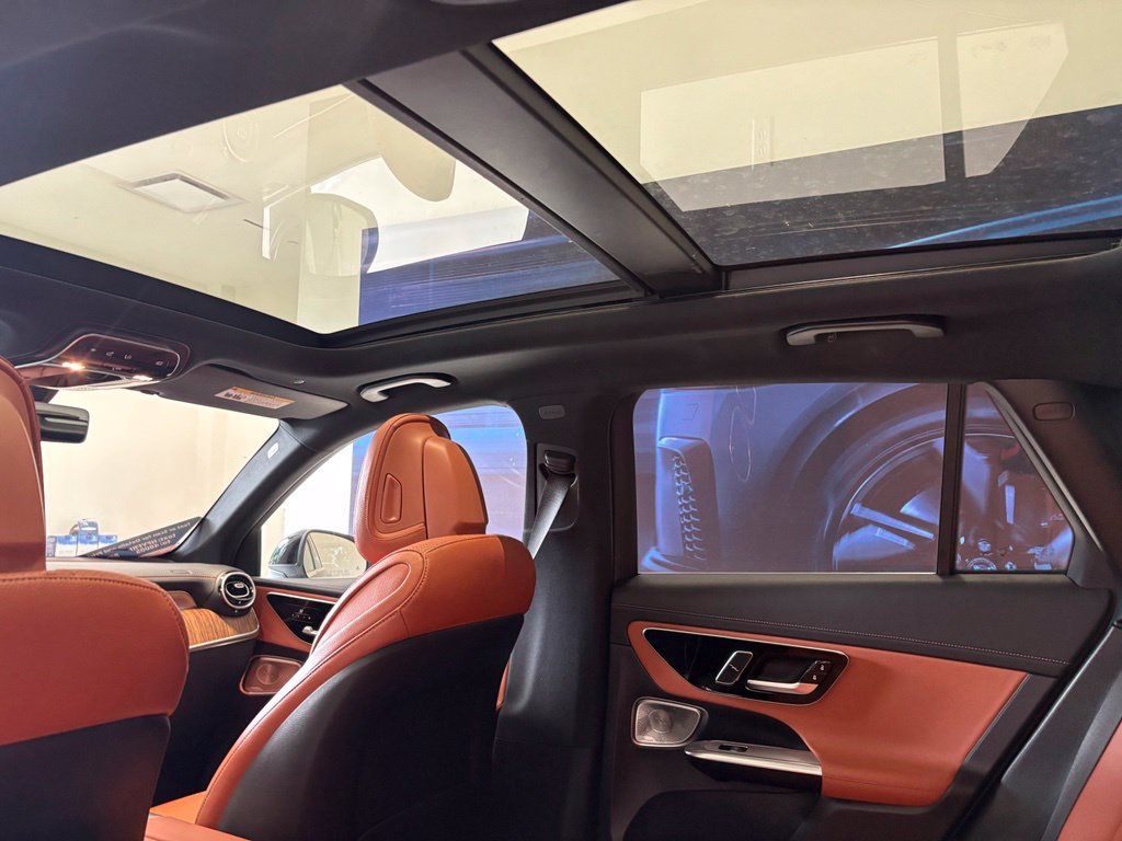 Used 2023 Mercedes-Benz GLC 300 4MATIC image 16