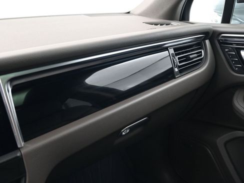 Certified 2026 Porsche Macan image 23