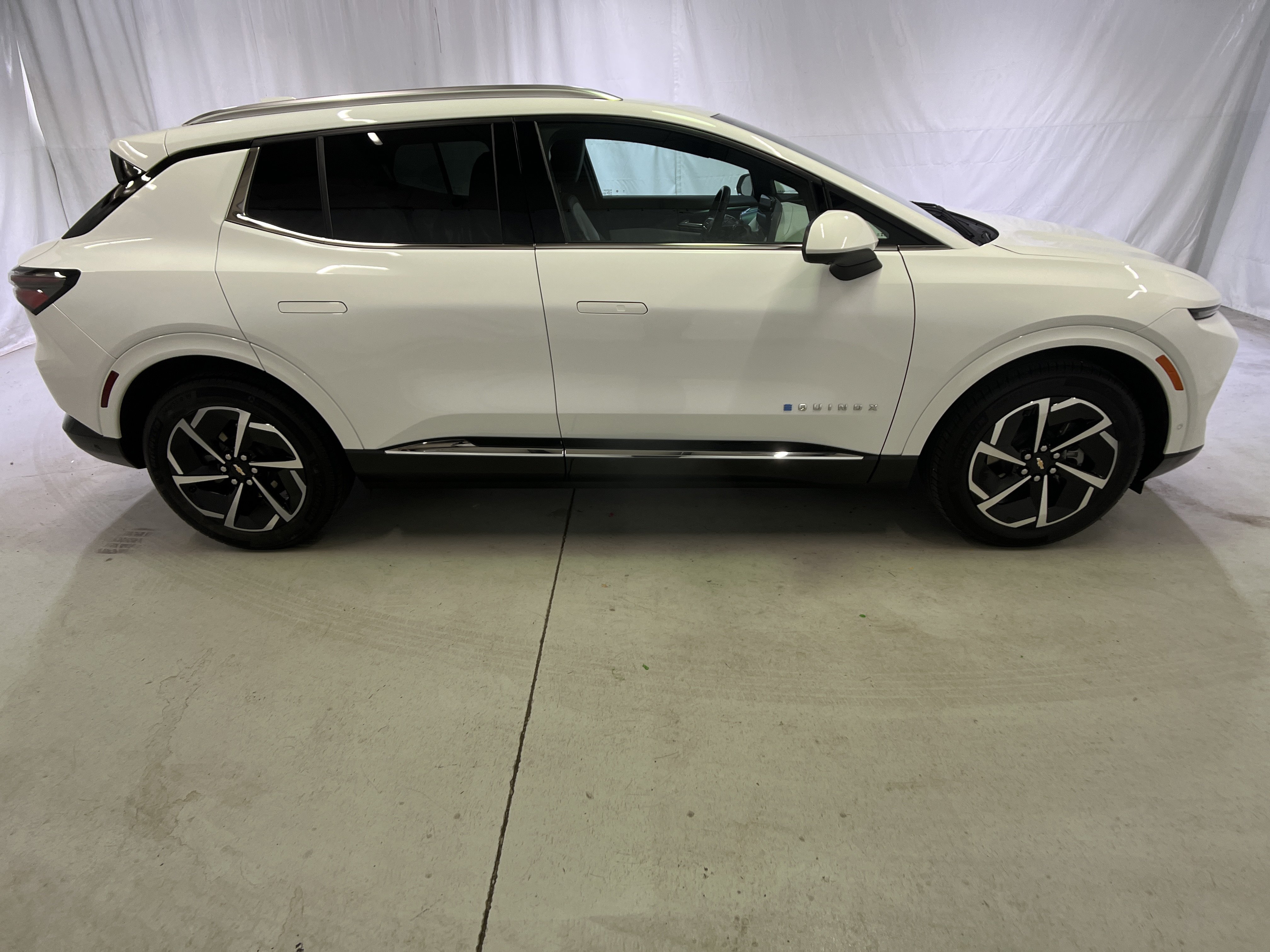 Used 2024 Chevrolet Equinox EV LT w/ Active Safety Package 3 FWD image 12