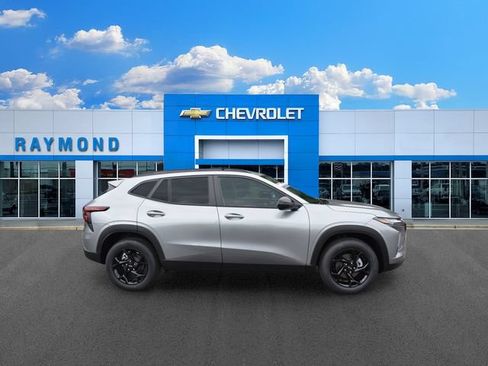 New 2026 Chevrolet Trax LT w/ Sunroof Package FWD image 2