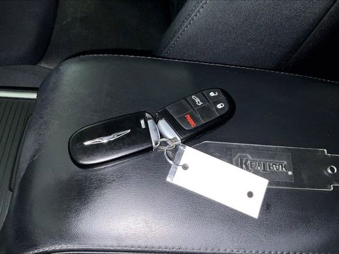 Used 2019 Chrysler 300 Touring w/ Sport Appearance Package image 13